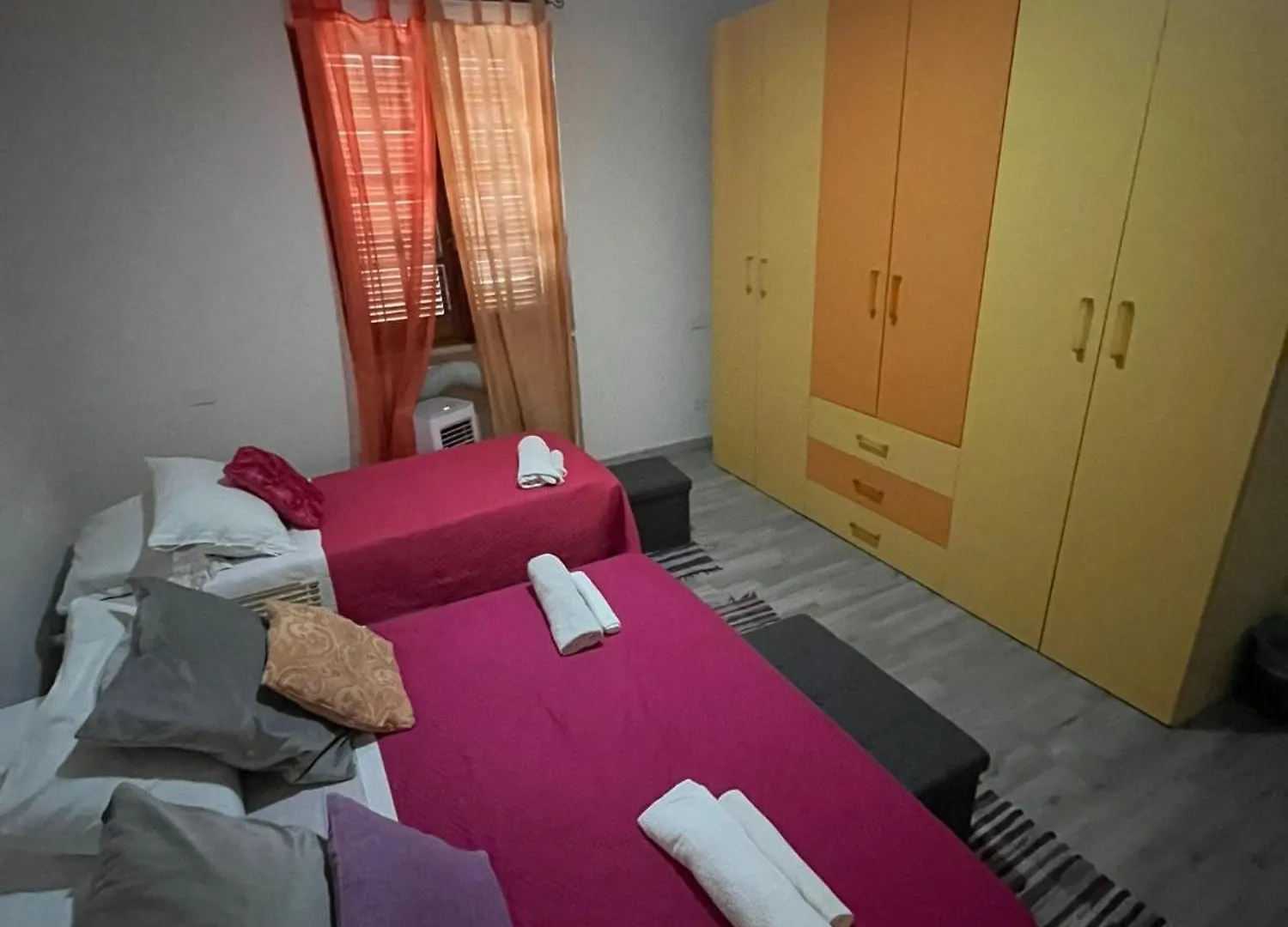Rum i privatbostad Smeralda Room'S Olbia